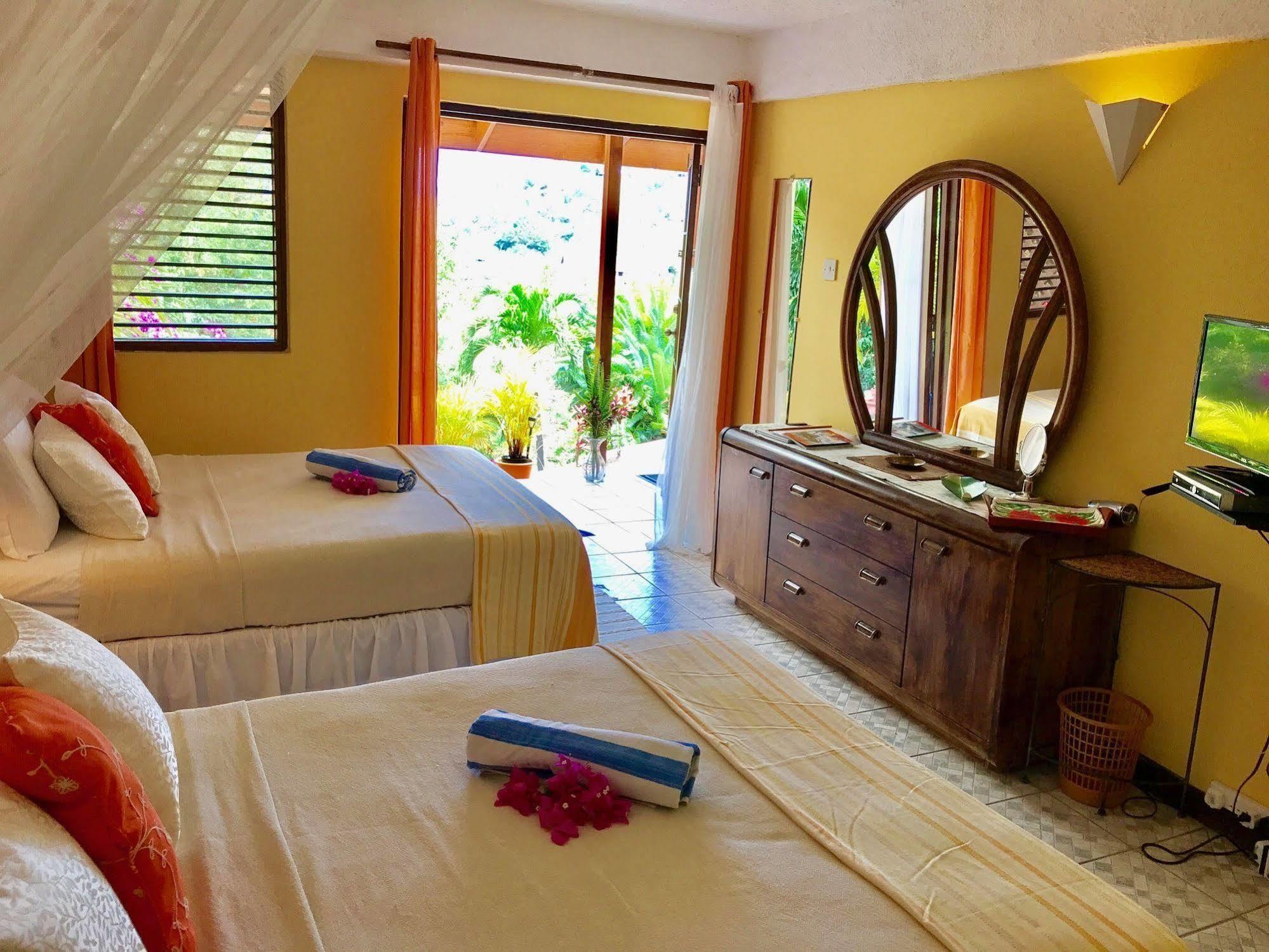 Villa Capri Cap Estate Extérieur photo